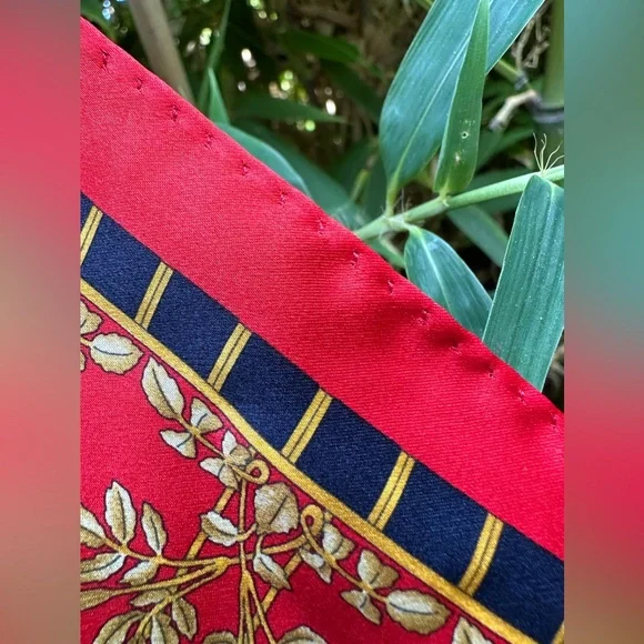 Genuine vintage LANVIN geometrical red gold silk scarf square - Picture 12 of 15